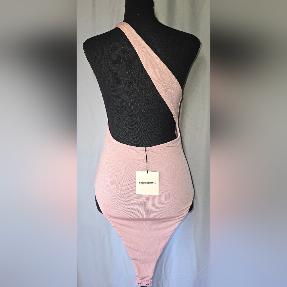 💗NWT SUPERDOWN by REVOLVE Pink Sammy Strap One Shoulder Body Suit, Size M
